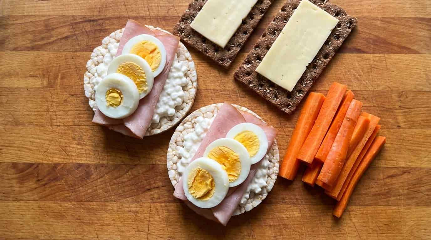 Dietní mýtus, který zná snad každý. Oblíbené rýžové chlebíčky nám ale ve skutečnosti potichu sabotují hubnutí