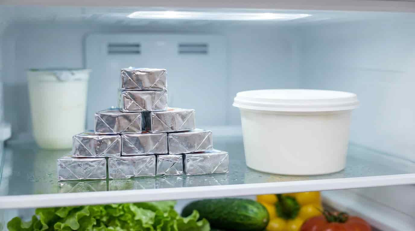 Oblíbená svačina českých domácností tiše likviduje imunitu. Proč byste tenhle sýr měli vyhodit z lednice ještě dnes