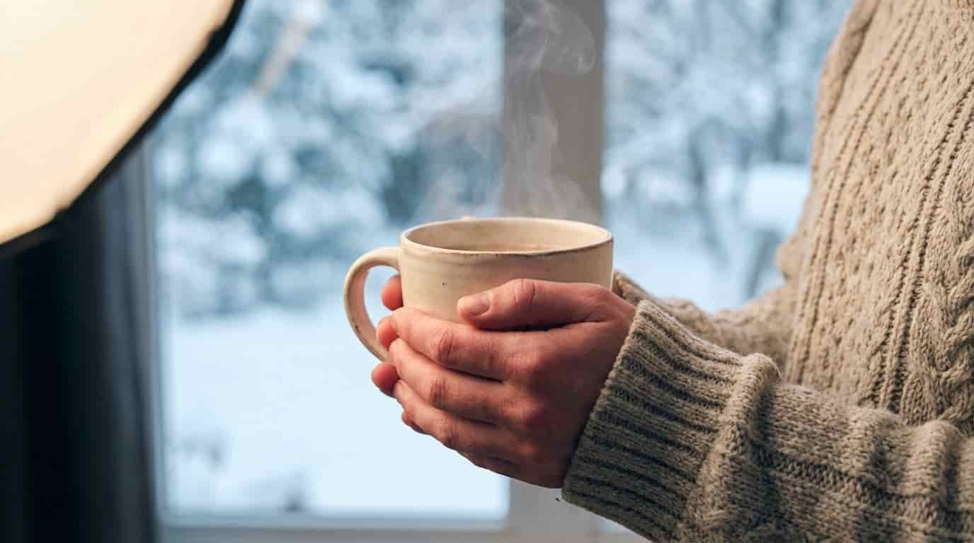Zvyk, který nám vtloukali do hlavy už jako dětem. Ve skutečnosti si tím v mrazech koledujeme o vážné poškození kůže